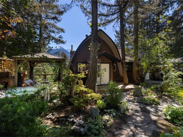 9480 Emerald Dr, Whistler, BC V8E 0G5