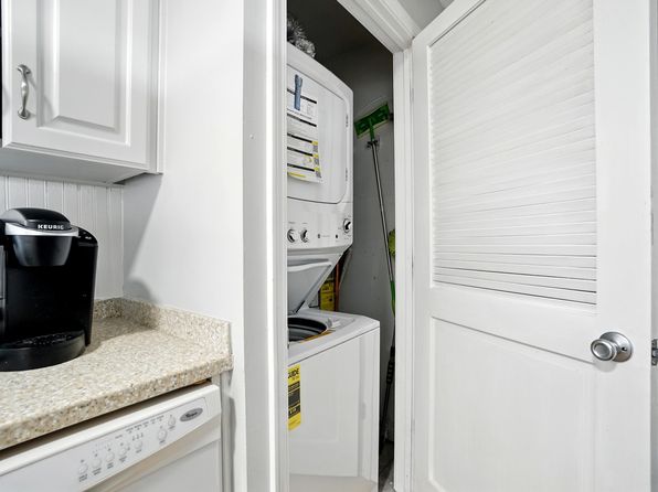 3558 Shore Dr APT 610