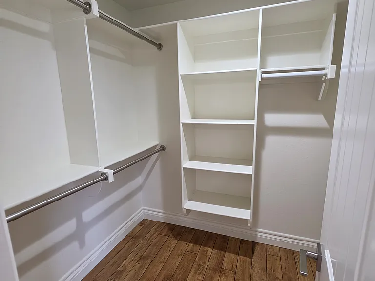 2516 Graham Ave #4 — Photo 16