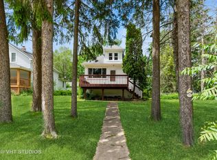 110 Harding Ave, Fox River Grove, IL 60021