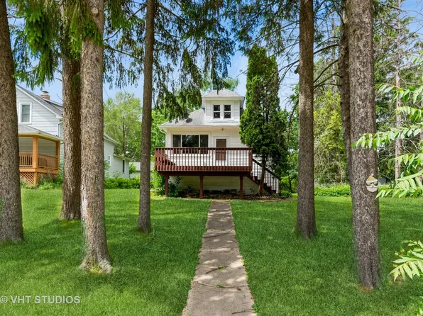 110 Harding Ave, Fox River Grove, IL 60021