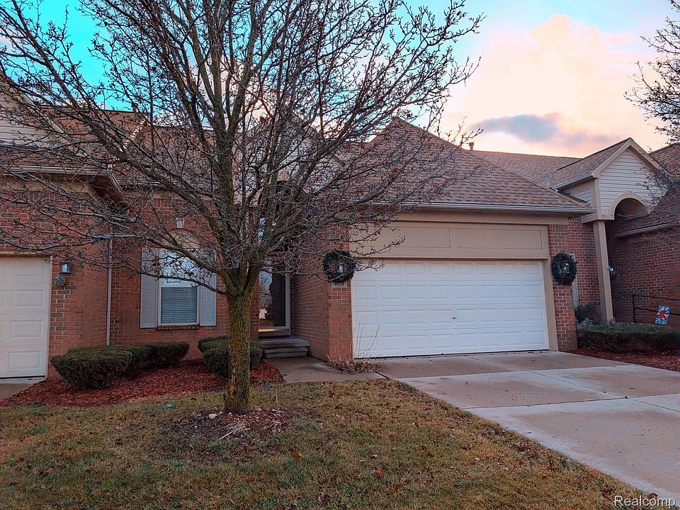 1st image of 4539 Crescent Dr #52