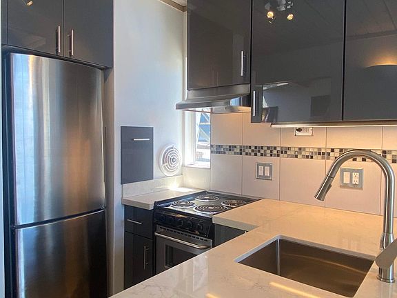 4th image of 975 Carolina St #4