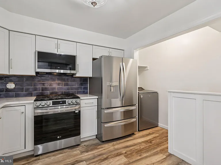 165 Wyndham Pl — Photo 11