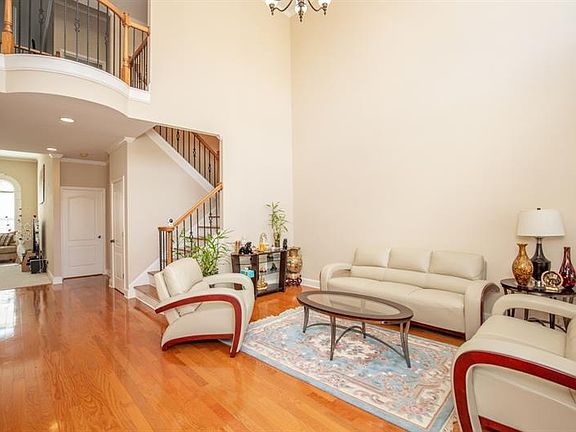 3rd image of 4202 Meadow Wind Dr