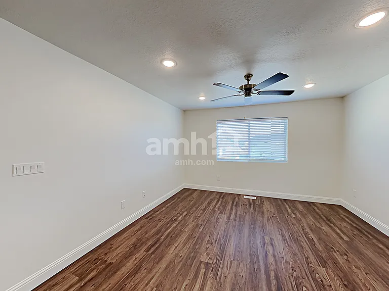 332 N Gibbons Ln — Photo 13