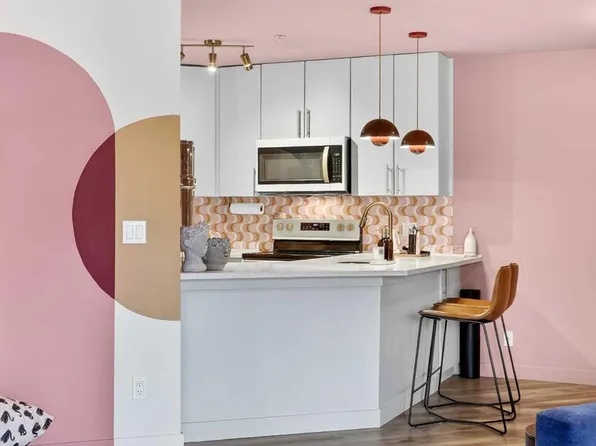 25 NE Richard Pl SW #218, Calgary, AB T3E 7N1