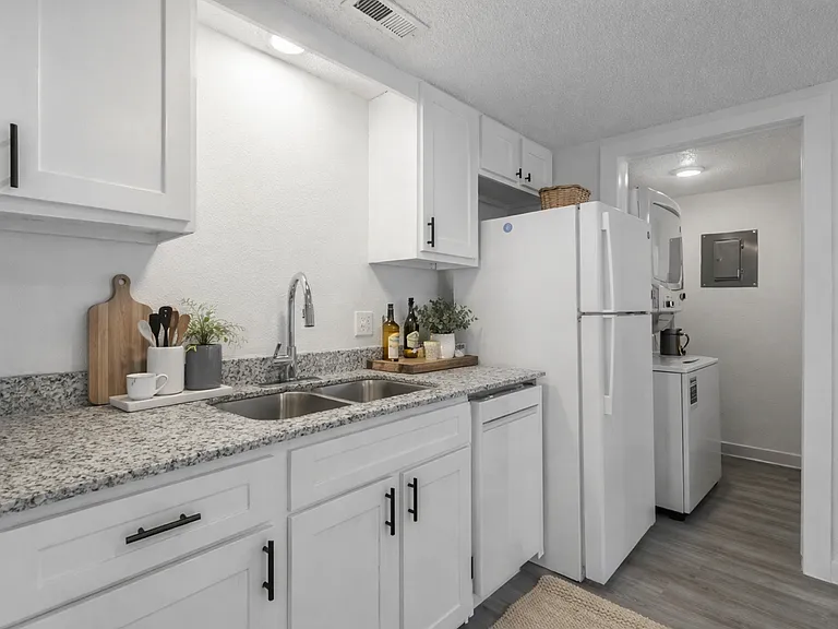 Black Oak Residences — Photo 2