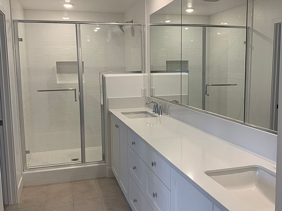 Masterroom shower