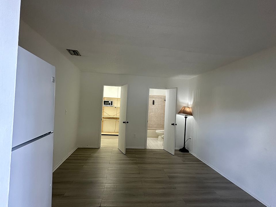 1st image of 1511 SW 118th Ave