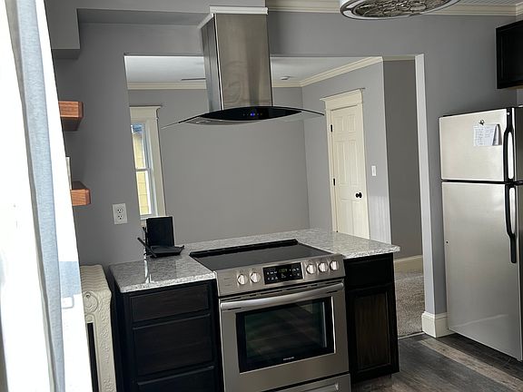 2nd image of 466 Meigs St #2