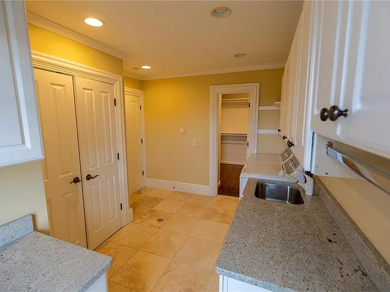 945 Westminster St #2 — Photo 34