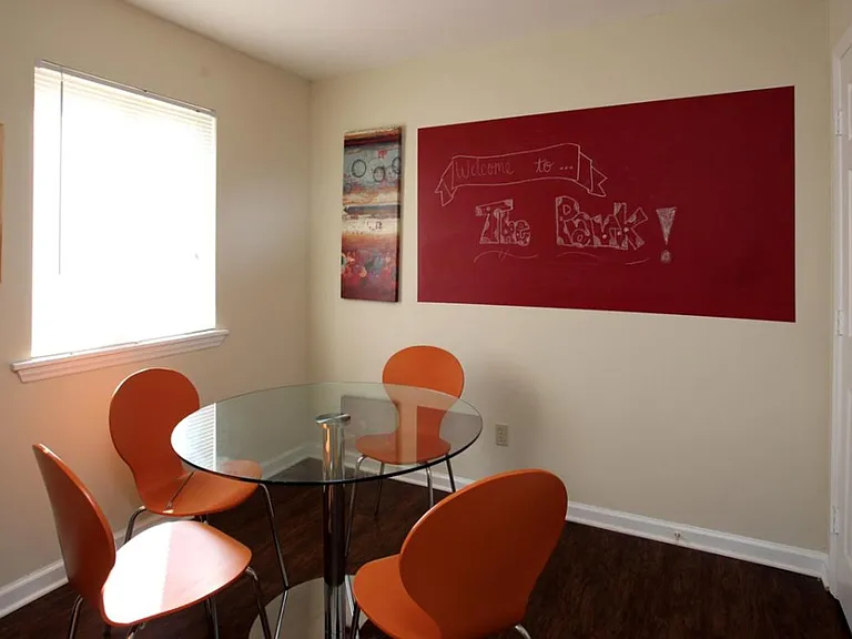 2111 Spring Garden St — Photo 2