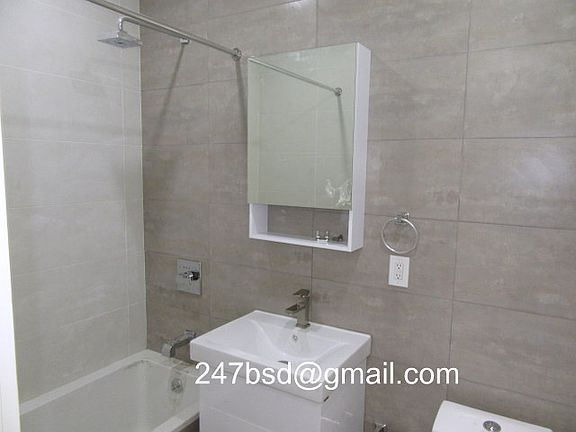 4th image of 157 Wilson Ave #3B