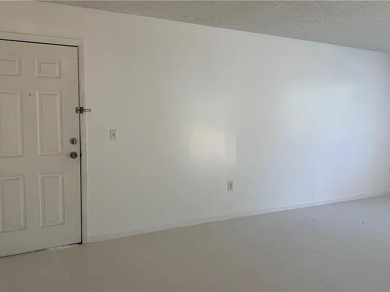 3407 Winkler Ave #309 — Photo 13