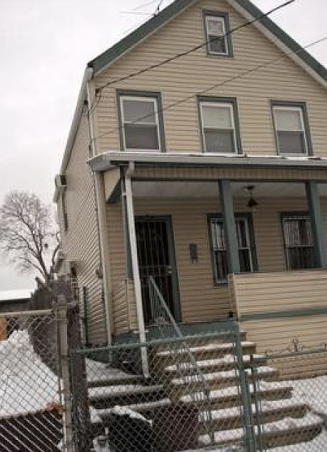 2nd image of 935 Magnolia Ave