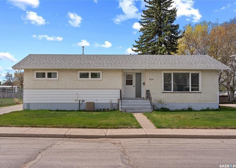 1st image of 404 6th Ave W