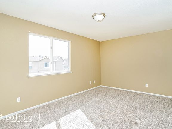 5th image of 425 Winebrook Way