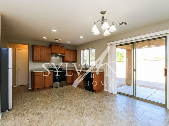 4th image of 4632 W Juniper Ave
