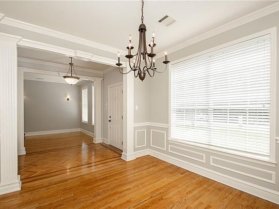 4th image of 6211 Kenwood Ave