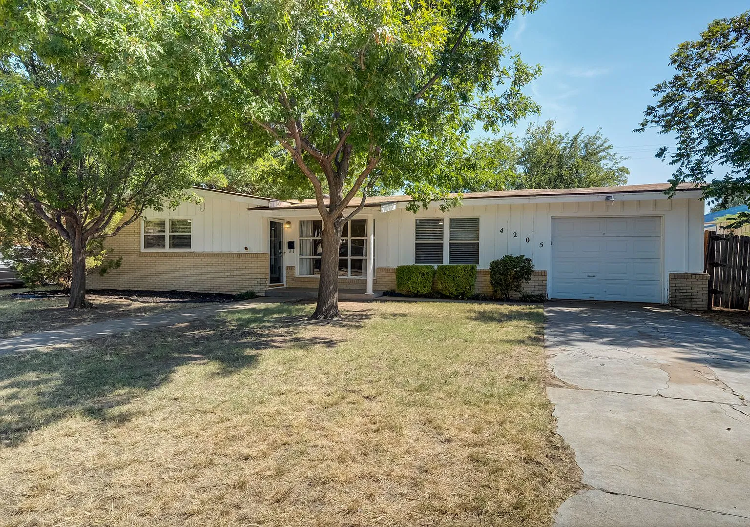 Charming 3-Bedroom Home Near Texas Tech Bonus Shop Included! — Photo 1