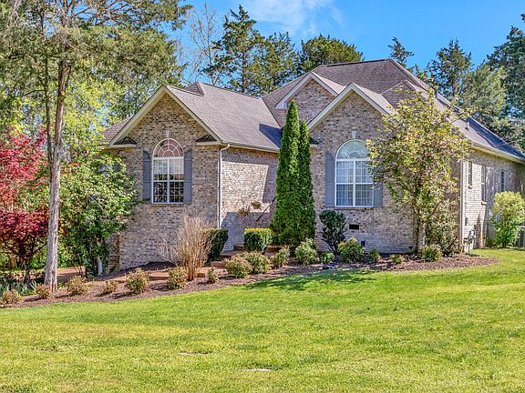 3rd image of 253 Norfolk Ln