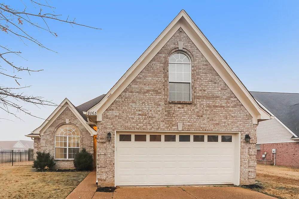 4 bed, 2.0 bath, 1850 sqft, $2,090 — Photo 1