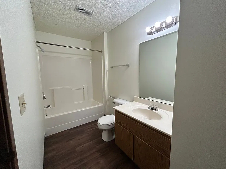 Brewers Point Apartments — Photo 12