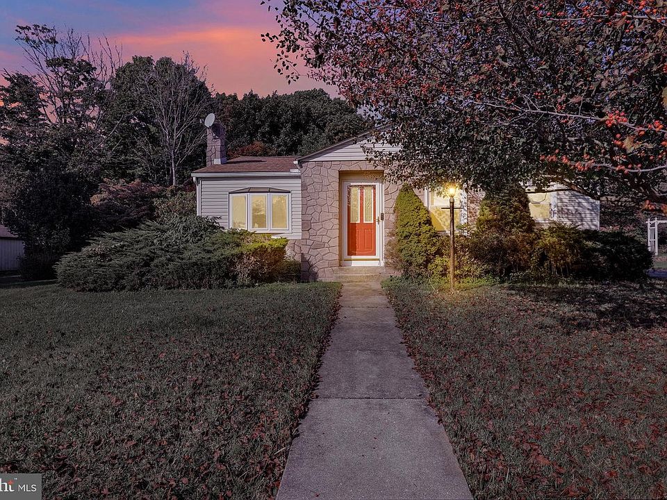 1st image of 44 Alsace Ave