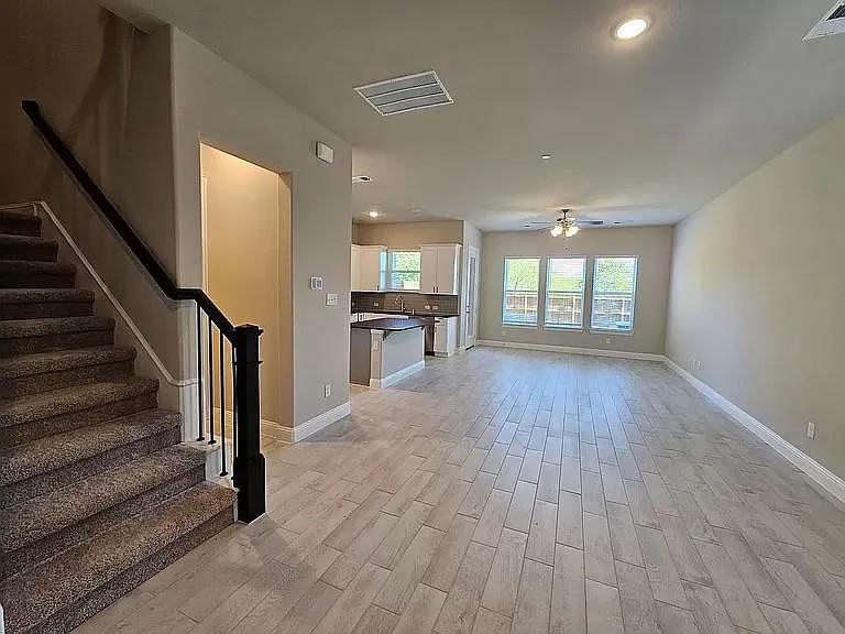 549 Hutchinson Ln — Photo 8