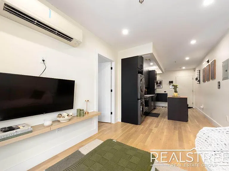 1406 Lincoln Pl #4F — Photo 3