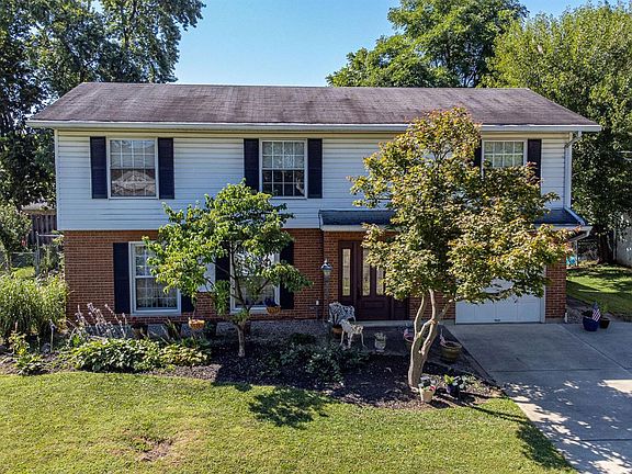 3rd image of 115 Silverwood Cir