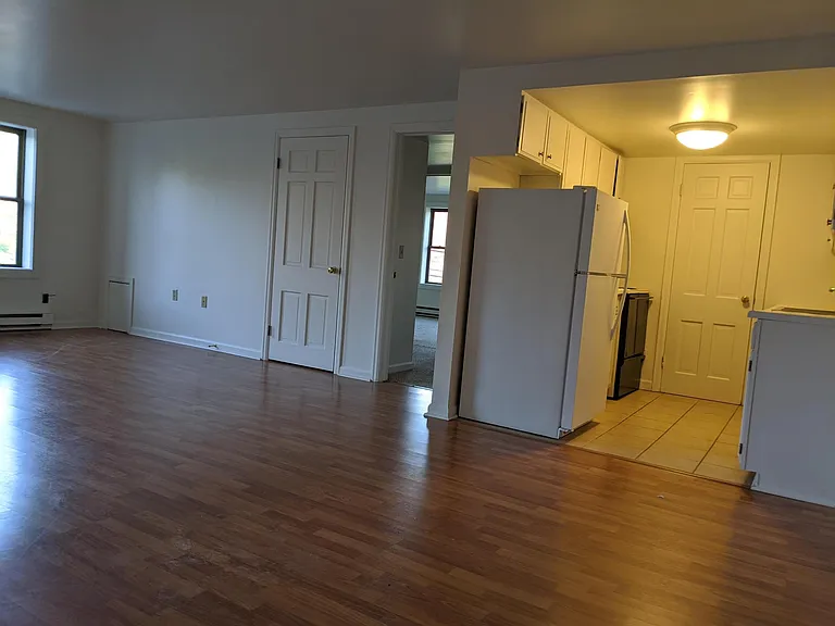 348 College St — Photo 35