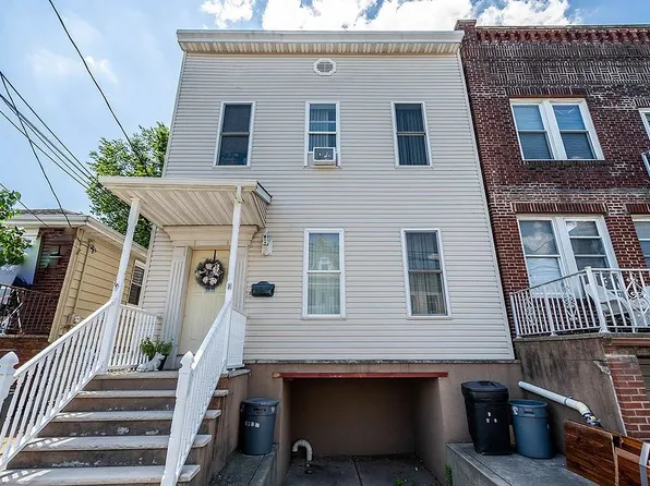 30 West 12th Street image 1 of 8