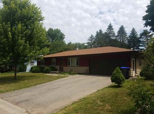 1608 Oriole St, New London, WI 54961