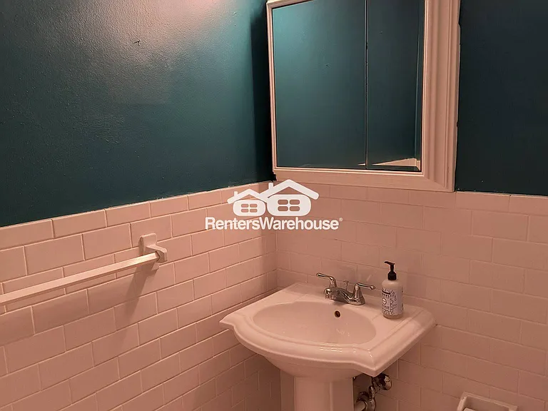 1901 Emerson Ave S #102 — Photo 19