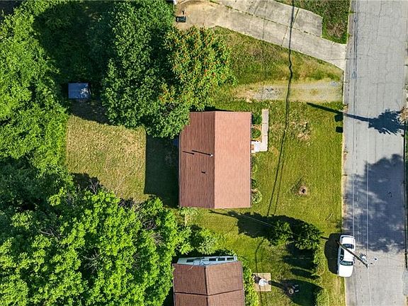 5th image of 2546 Rosemary Dr