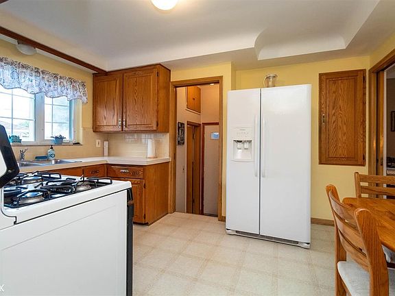 2nd image of 22923 Lincoln St