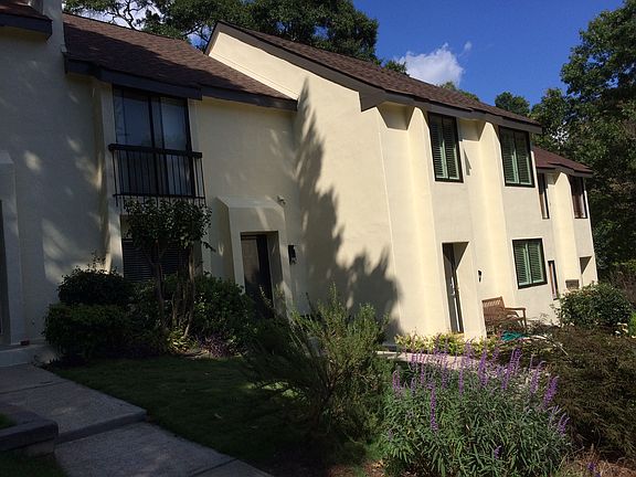 Front - 7 units in building