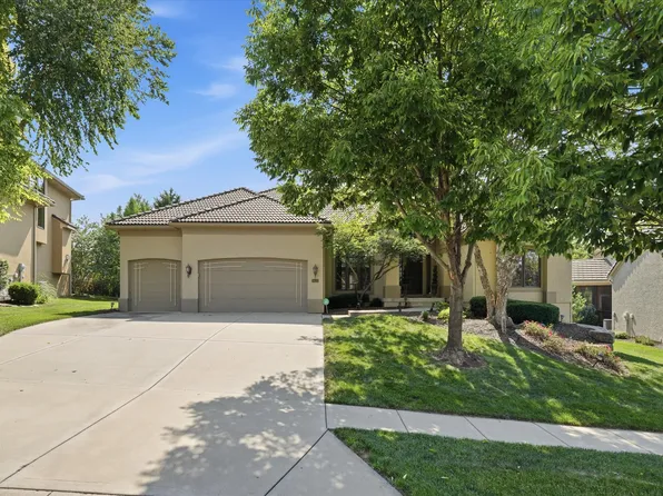 9638 Zarda Dr, Lenexa, KS 66227