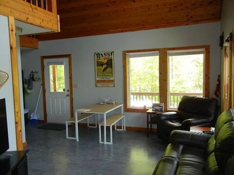 49 Nichols Rd — Photo 5