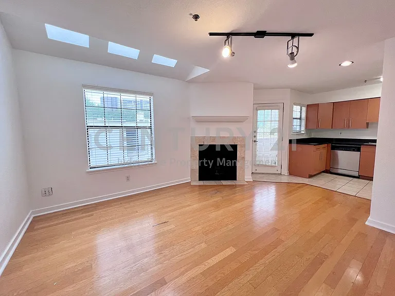 3901 Travis St #217 — Photo 3