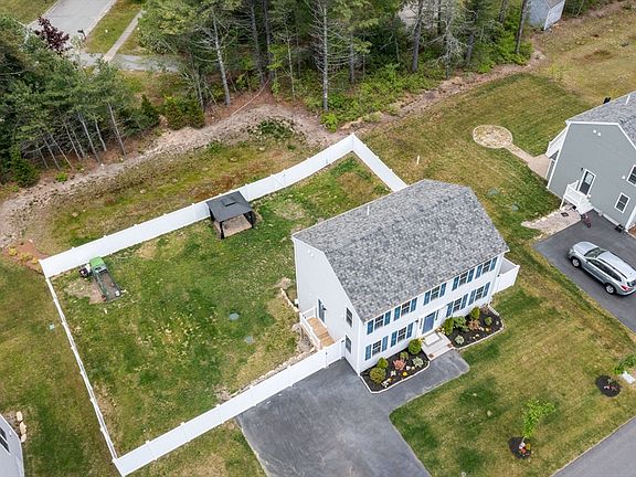 3rd image of 27 Copper Lantern Dr