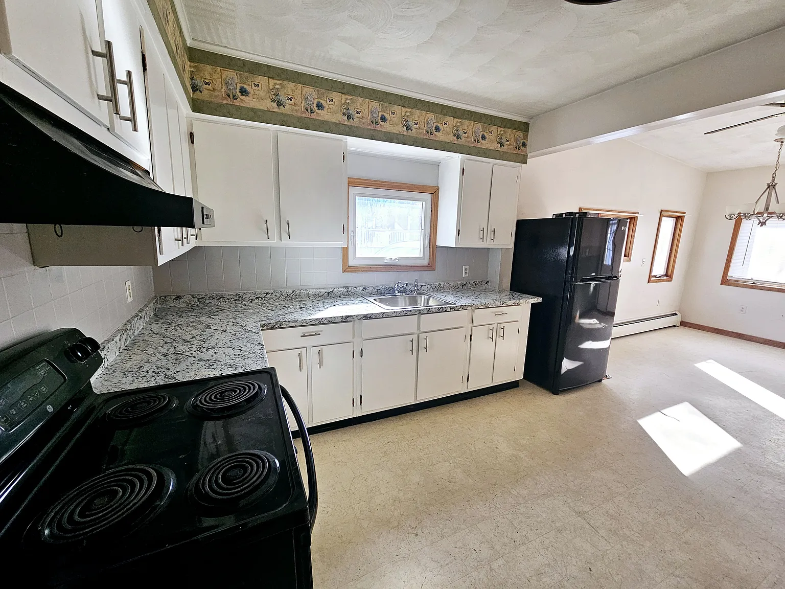 3 bed, 1.5 bath, $1,550 — Photo 3