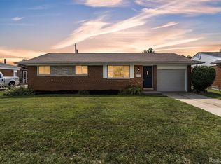 40311 Colony Dr, Sterling Heights, MI 48313