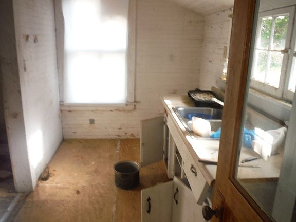 2nd image of 611 S Greenwood St