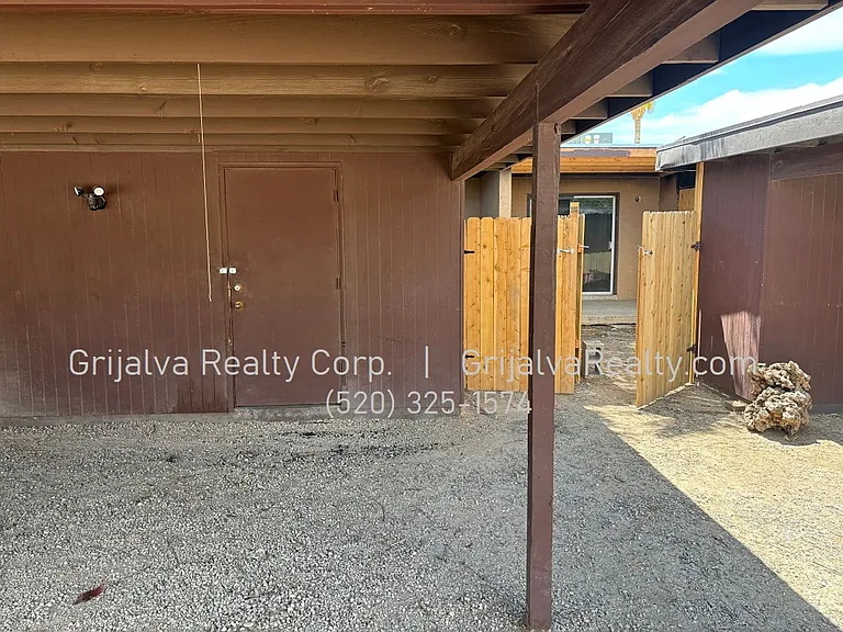 2451 Mitchell — Photo 8