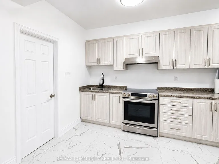 19 Lacroix Ct #BASEMENT — Photo 10