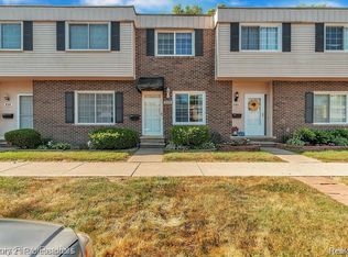 809 Estrada Dr, Belleville, MI 48111