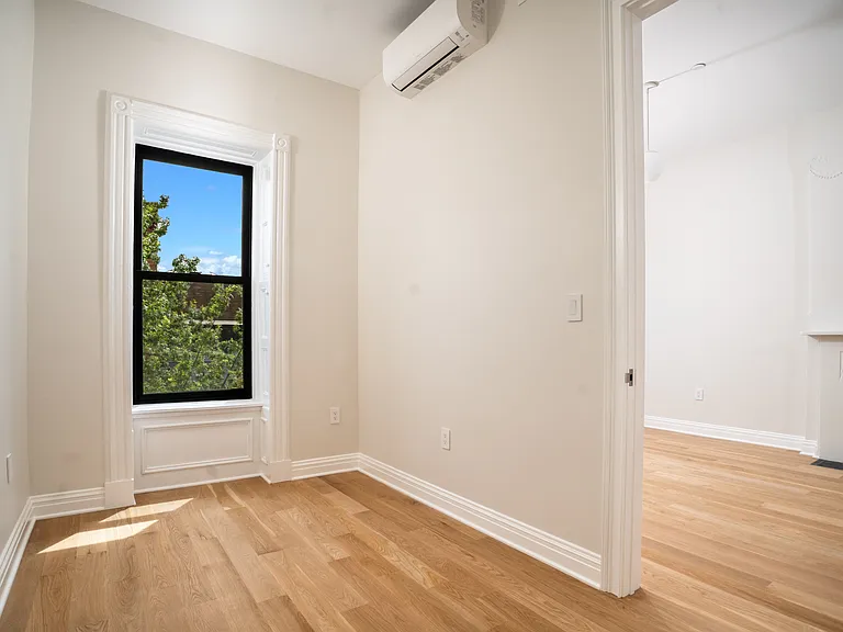 29 Herkimer St #4 — Photo 6